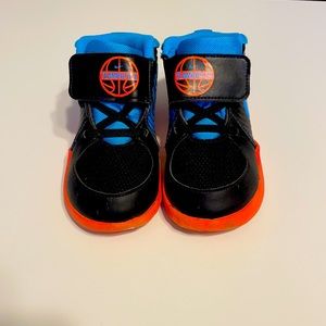 Nike team hustle shoes